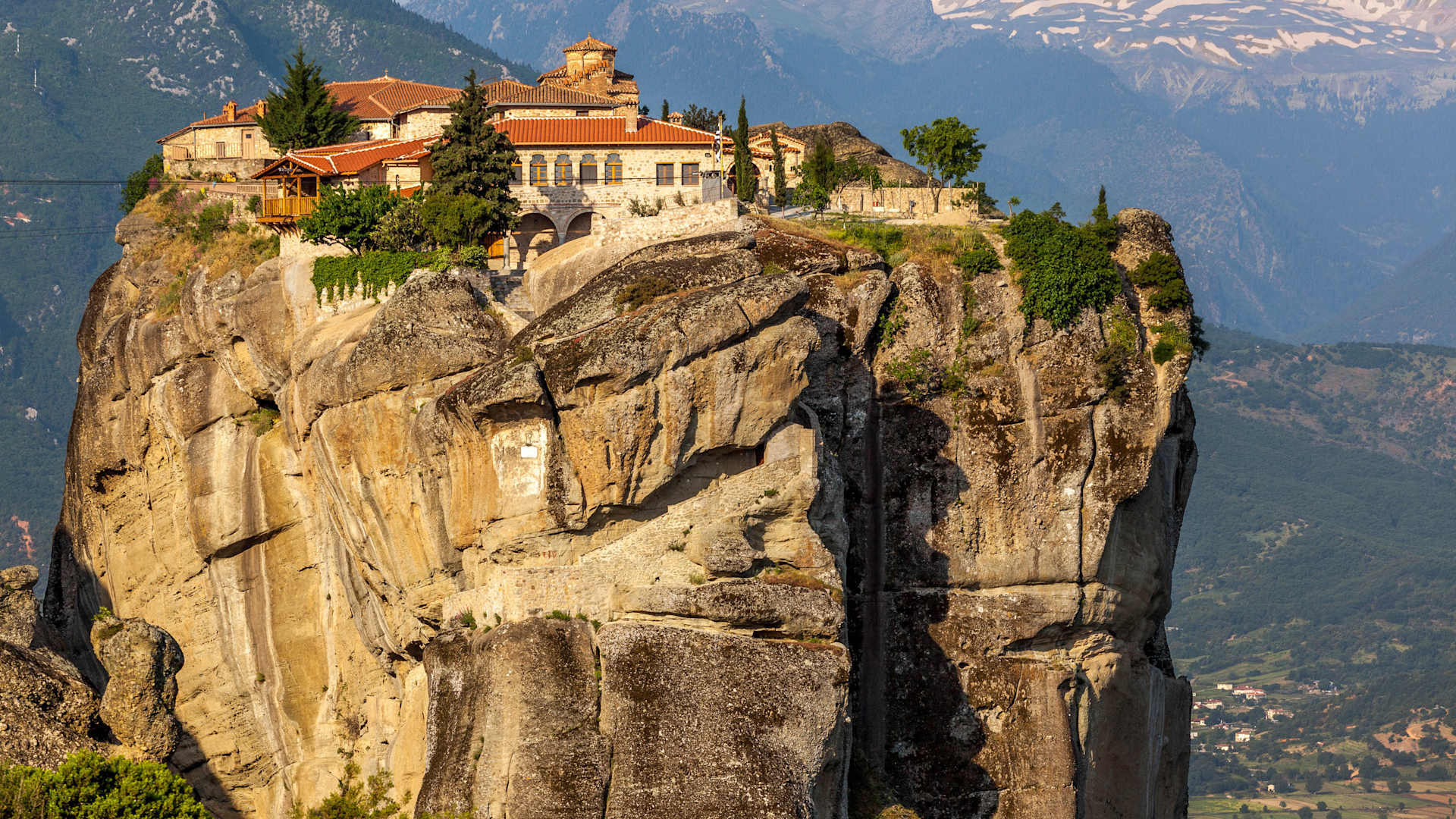 Combine the best of land and sea to fulfill your bucket list dreams. We'll take care of the logistics, so you can make the most of your time in each destination.