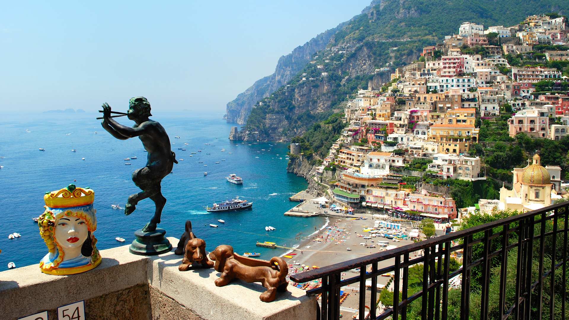 Our cruise tours combine highlights along the coast with a few days of exploring destinations further inland so you get the best of both ship and shore.