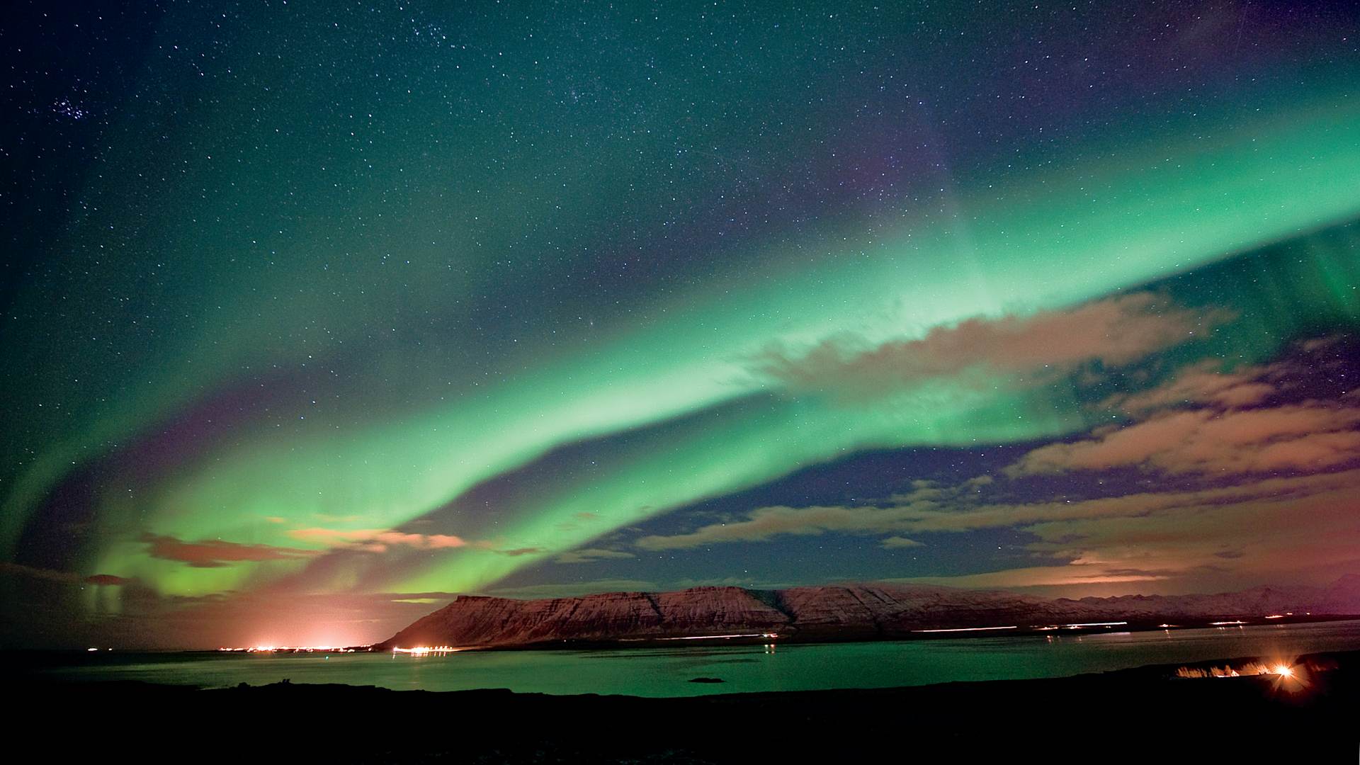 Windstar Select Sailings are designed by destination experts so you’ll go beyond an ordinary cruise. With our Around Iceland  voyage, you’ll bathe in the famous blue lagoon, watch whales and visit lava caves.