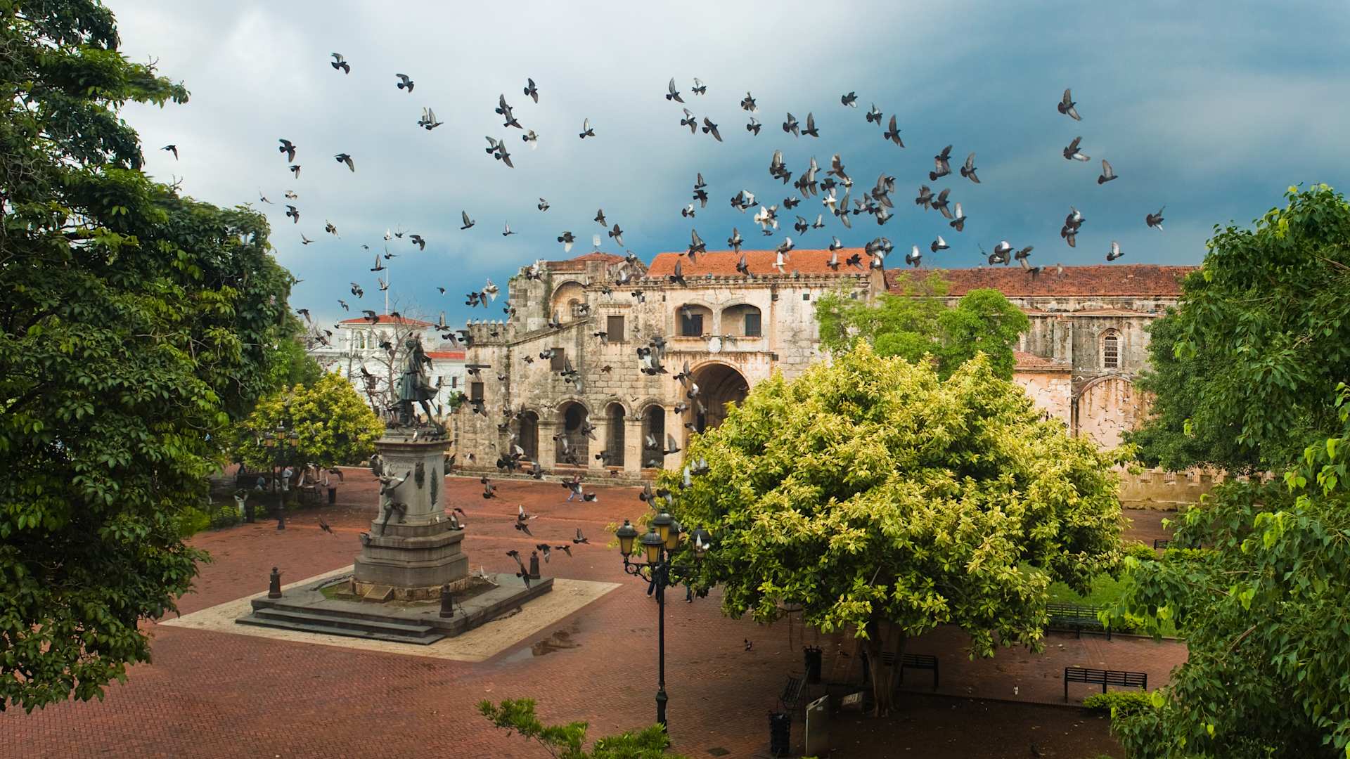The best of the best sailings immerse you in ancient and local history by visiting UNESCO sites few can experience. Visit the home of the first Olympic Games or stroll the Colonial Zone in Santo Domingo.