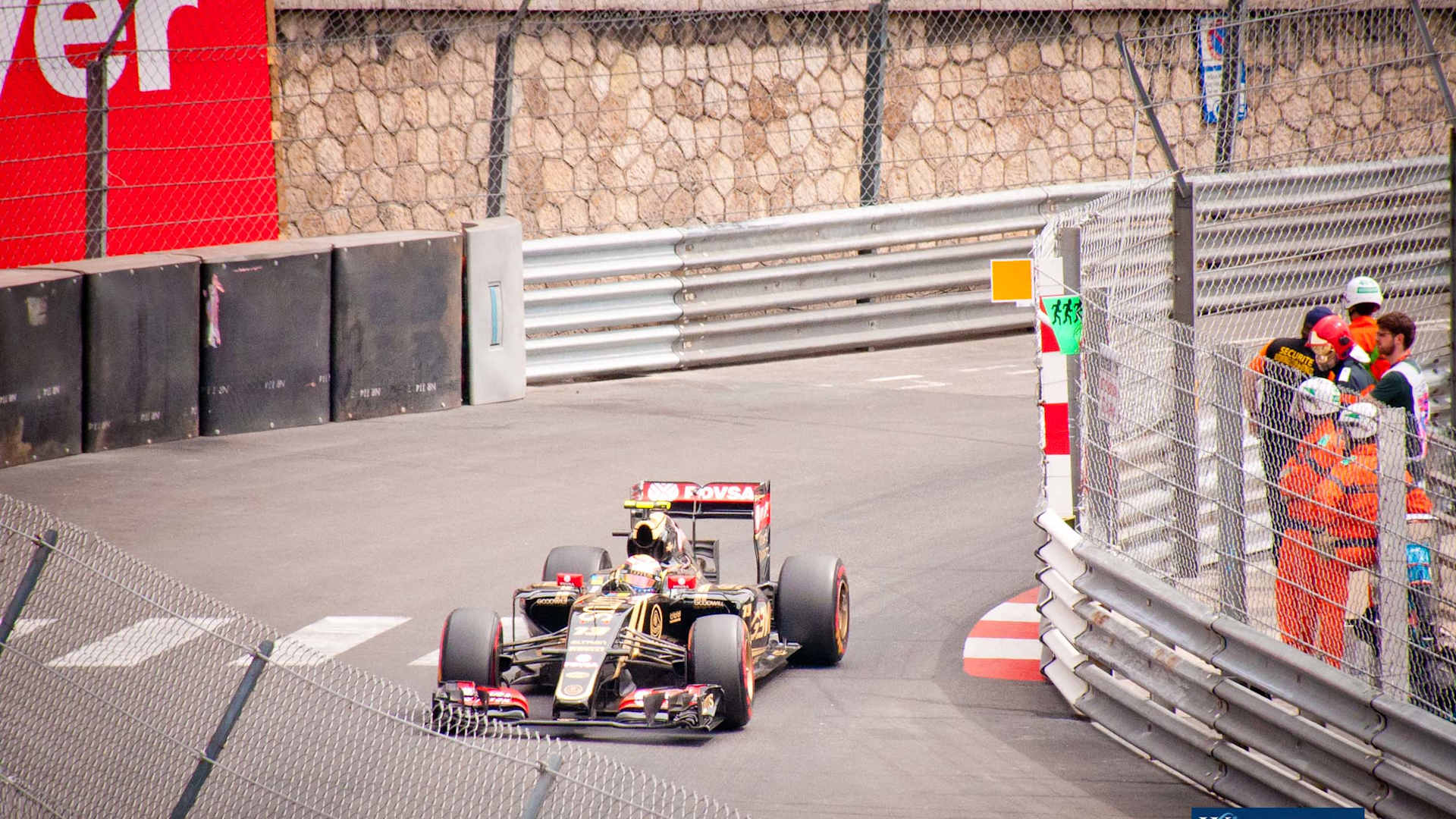 Experience the exhilaration of watching Monte Carlo's Grand Prix du Monde of Monaco from a prime viewing spot.