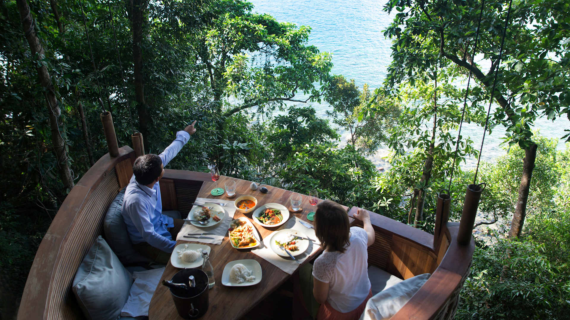 We’ve curated these Windstar Cruise Tours to show off the very best of a region. In some cases, we even include meals in particularly noteworthy restaurants that highlight local cuisine.