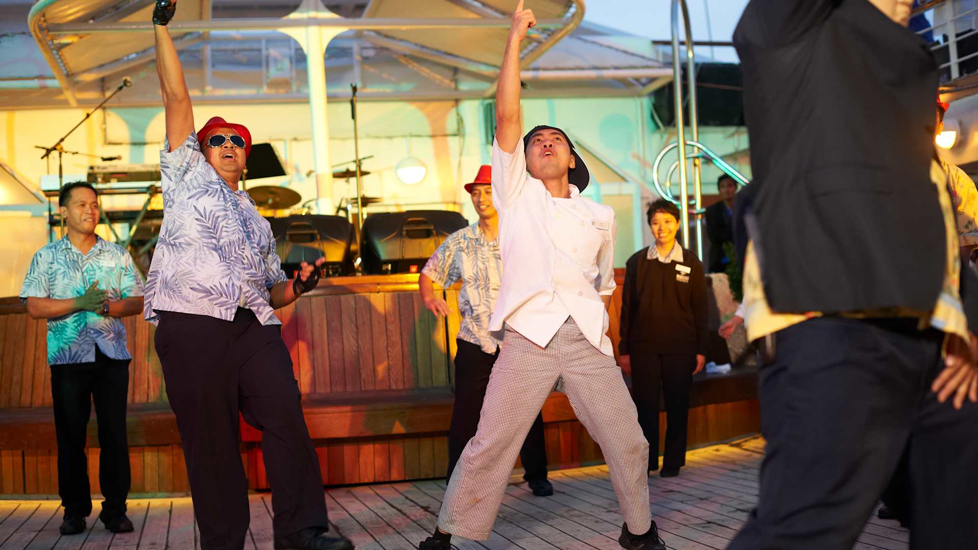 A holiday highlight is Windstar’s Christmas High Tea, featuring Christmas Cake and Stollen. Served in Compass Rose, the Lounge or on the open deck, this elegant affair is often accompanied by a local band.