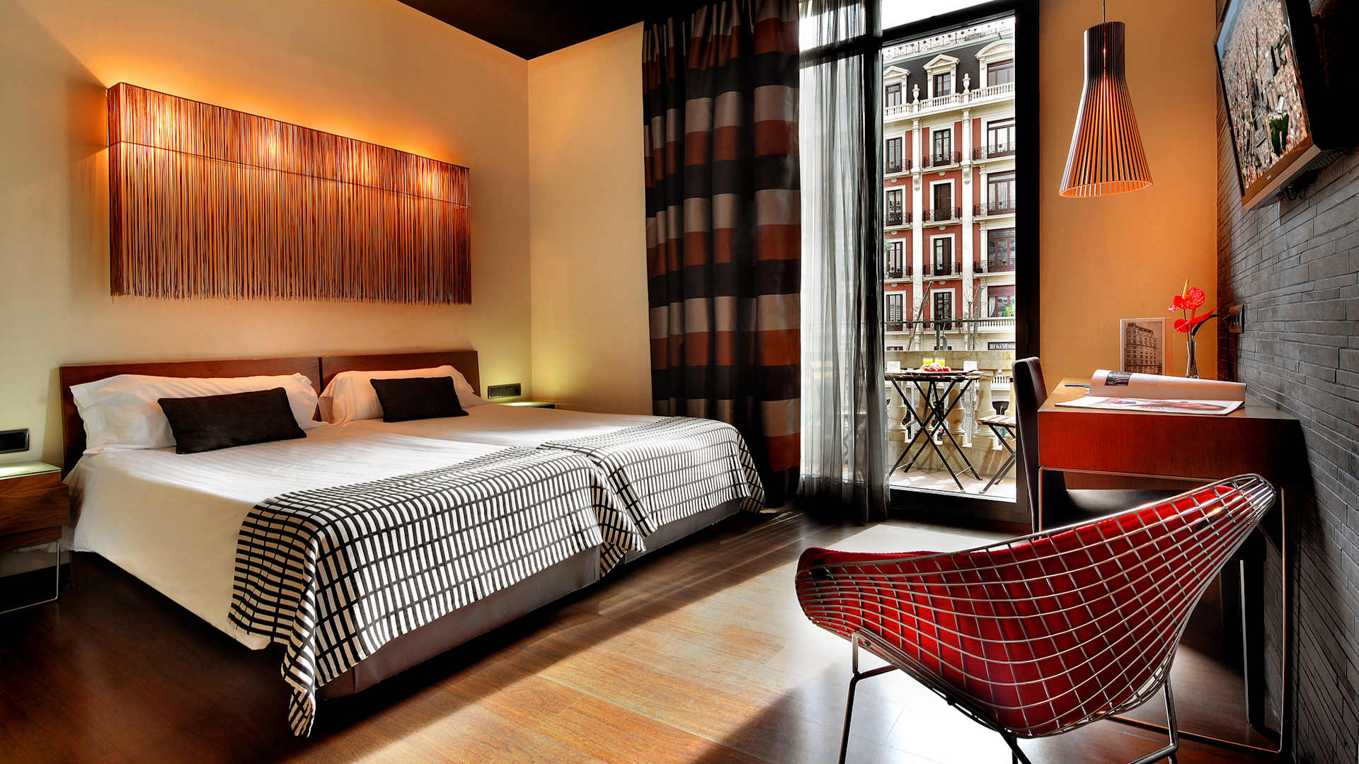 With Windstar Cruise Tours, we’ll handle the logistics on-land. Tickets to attractions, hotel accommodations, select meals and more — every detail will be looked after, so you can focus on taking it all in.