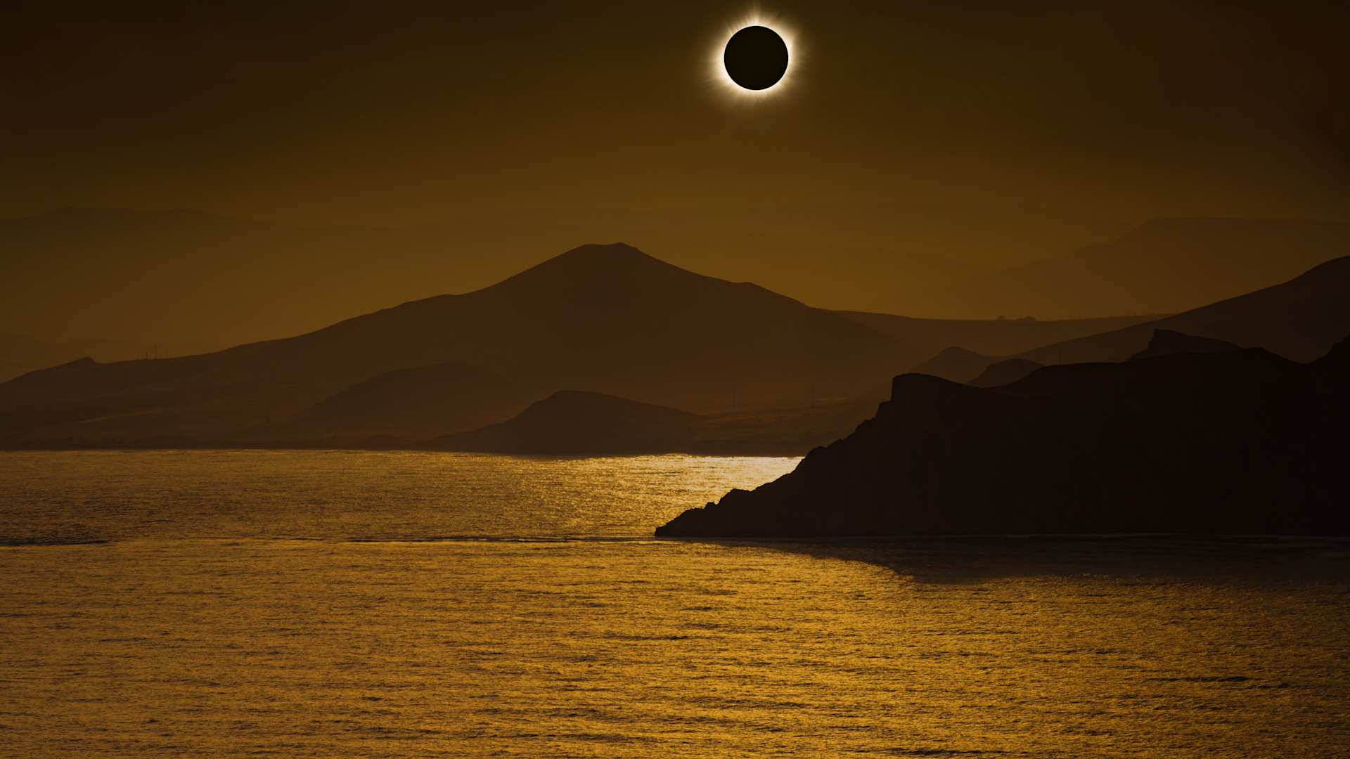 Select Sailings are curated for savvy travelers who feel they’ve seen it all and need a jolting travel experience.  Observe an eclipse’s totality in Iceland where our yacht will be in the perfect location.