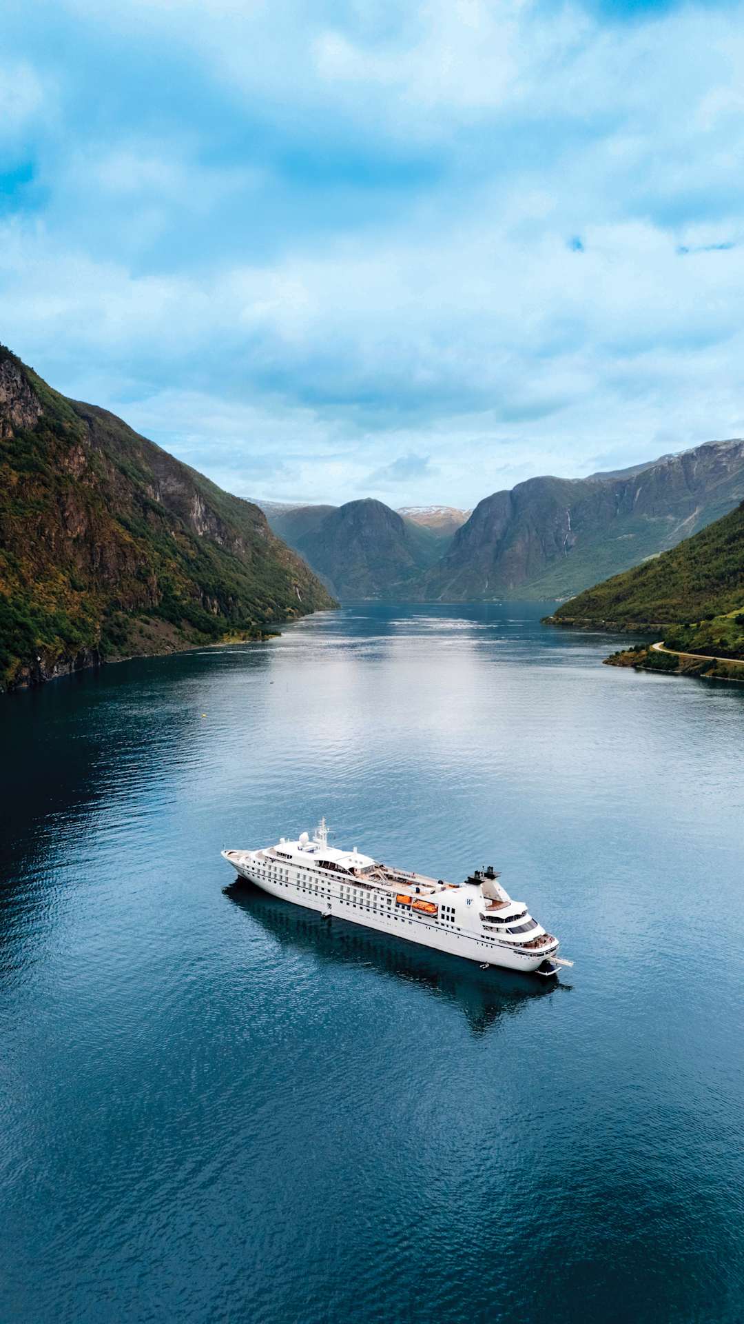 Star Pride sailing in Norwegian Fjords