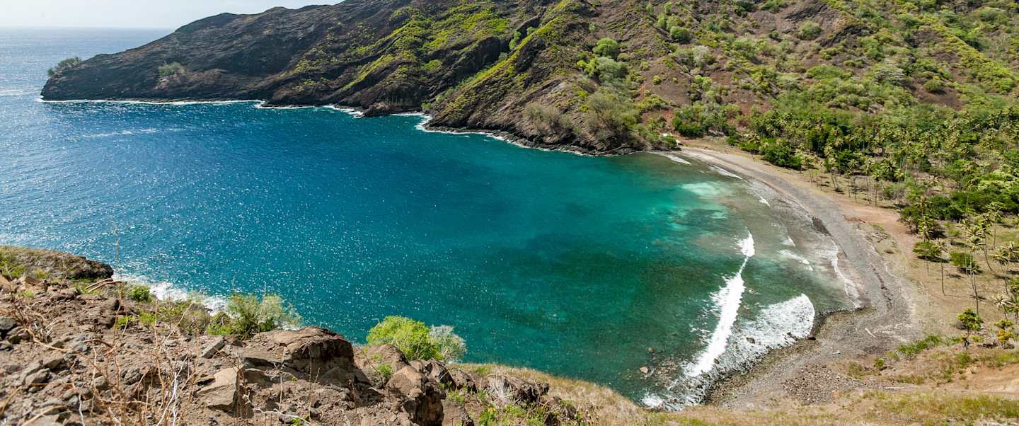 Tahiti & the Tuamotu Islands Air + Hotel Package from LAX