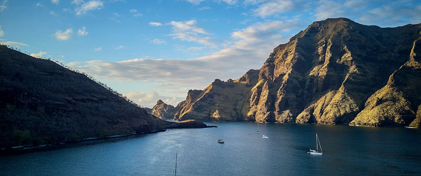 Tahitian Treasures & Magnificent Marquesas Package with Air from LAX