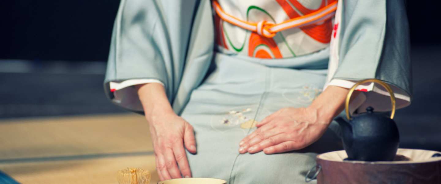An Edo-period experience at the Ota Family Residence and Taichoro, with a tea ceremony, koto performance, samurai sword demonstration and more.